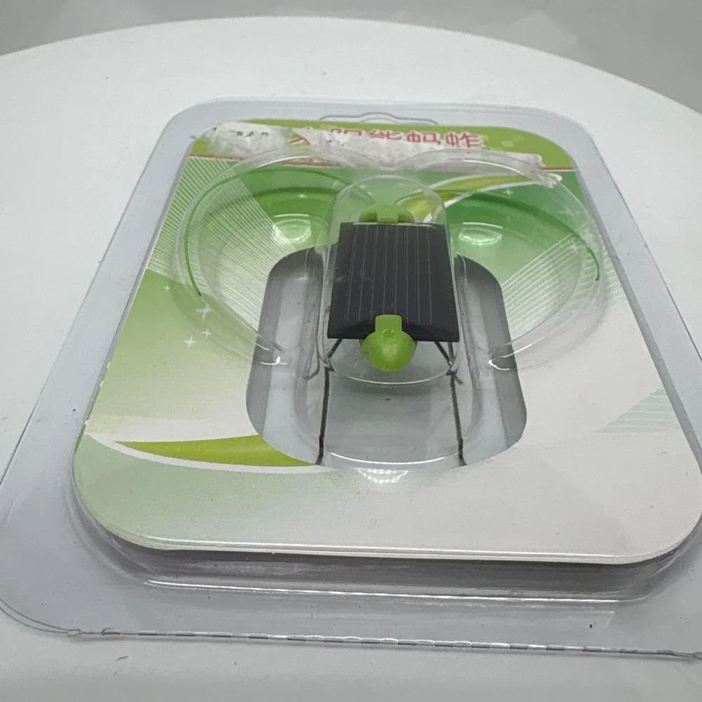 Solar Powered‎ Grasshopper Toy Educational Gadget Bug Novelty Green Science New